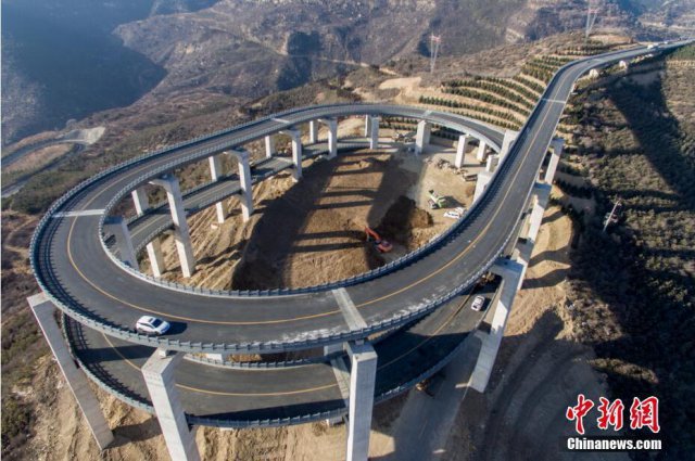太原现“过山车”式高架桥 被誉为“云端上的旅游公路”