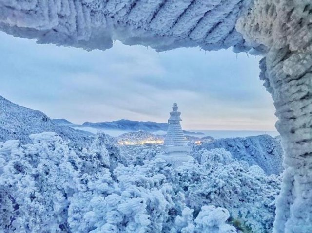 雪霁庐山成童话世界