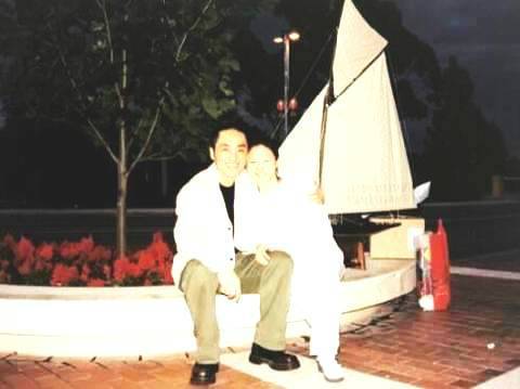 张艺谋15岁次子近照曝光 阳光帅气笑容灿烂