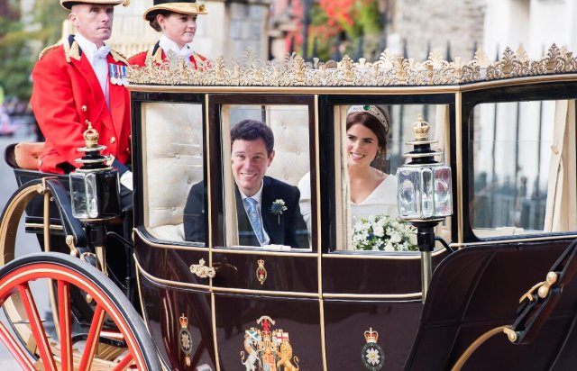 <b>英国尤金妮公主大婚 新人坐马车游行</b>
