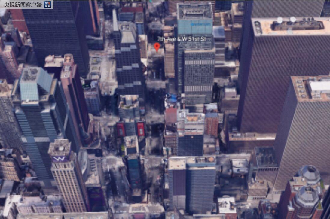 一架直升机在纽约高楼顶部迫降失败并起火 已致1死