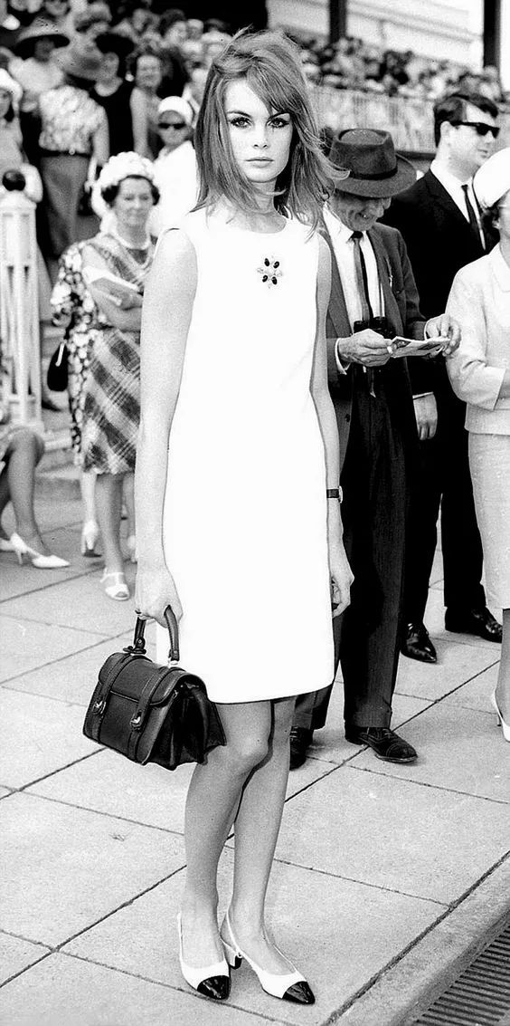 风靡60年代的紧身裙，现在穿刚刚好！