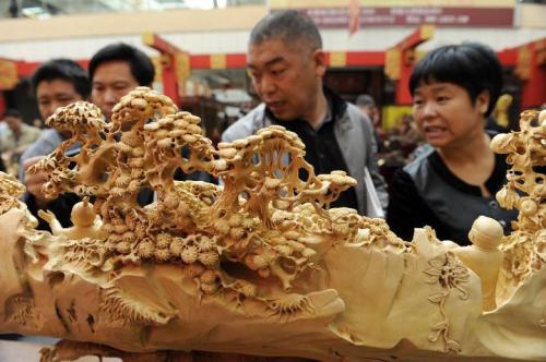 中国东阳木雕和竹编展在科伦坡开幕
