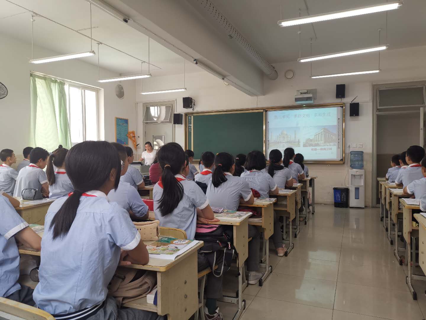 点击图片进入下一页 \