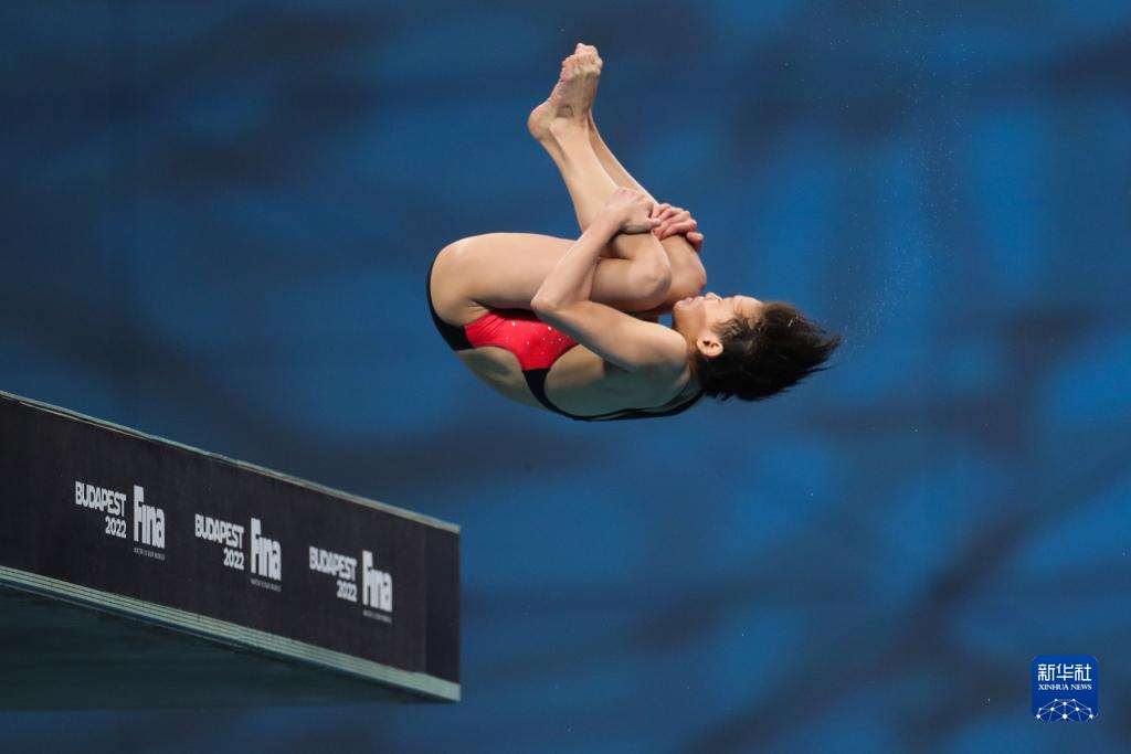 游泳世锦赛：全红婵、陈芋汐晋级女子十米台决赛