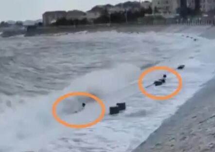 青岛2名游客被海浪卷走：其中一男子确认遇难，另一人正在搜寻中